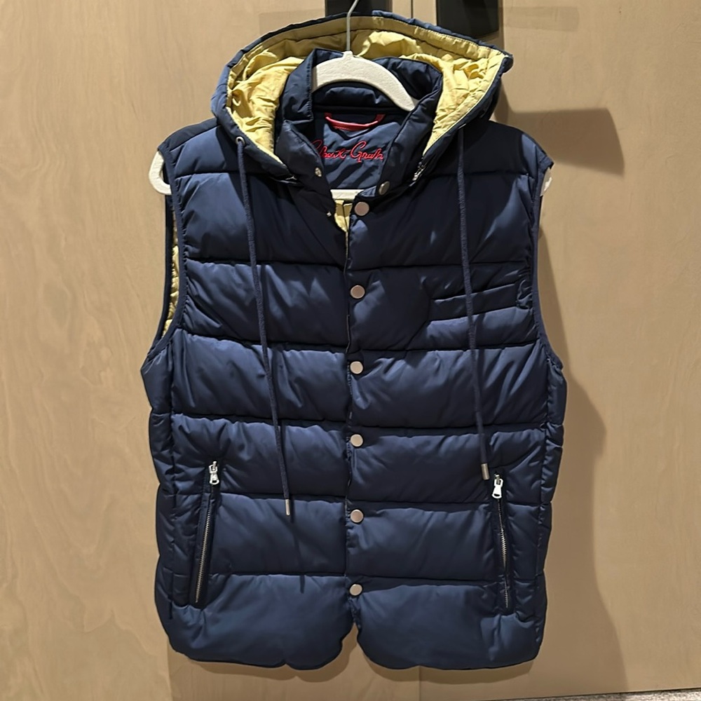NWT Robert Graham Sofeelate Navy and Gold Puffer Vest, Size Small